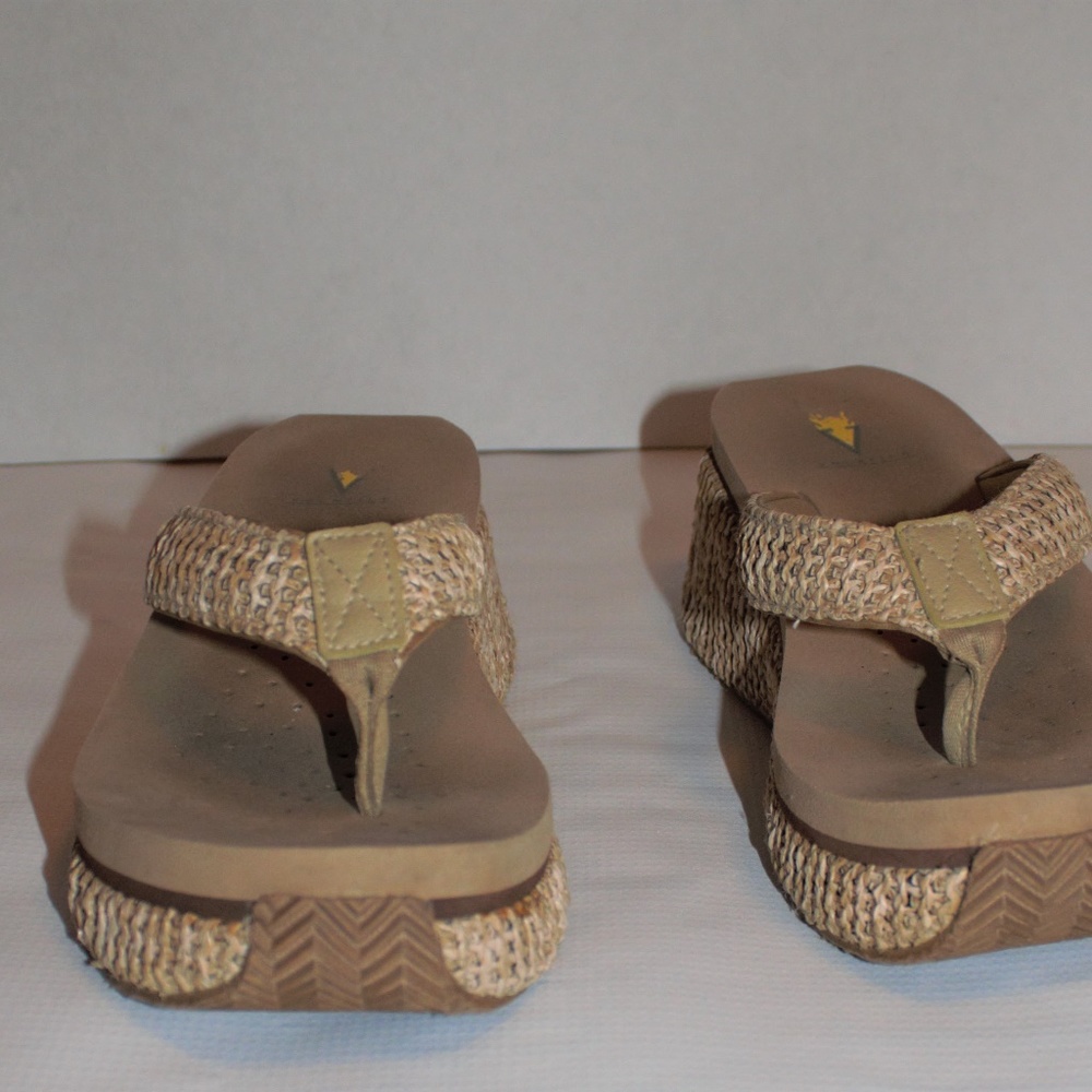 Volatile Flip-flop - Picture 2 of 6
